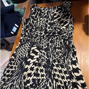 I’m selling a black and white dress
